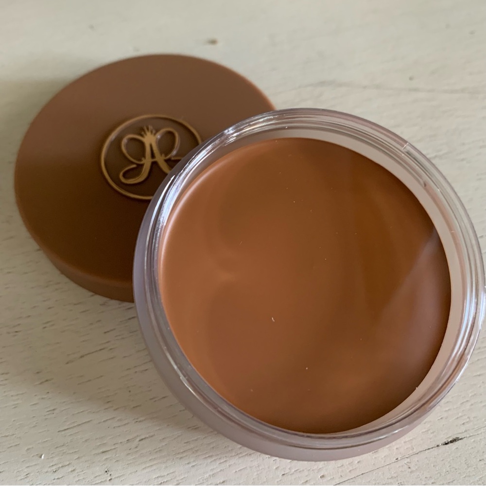 Anastasia Beverly Hills
Matte Contour and Sculpt Cream Bronzer
